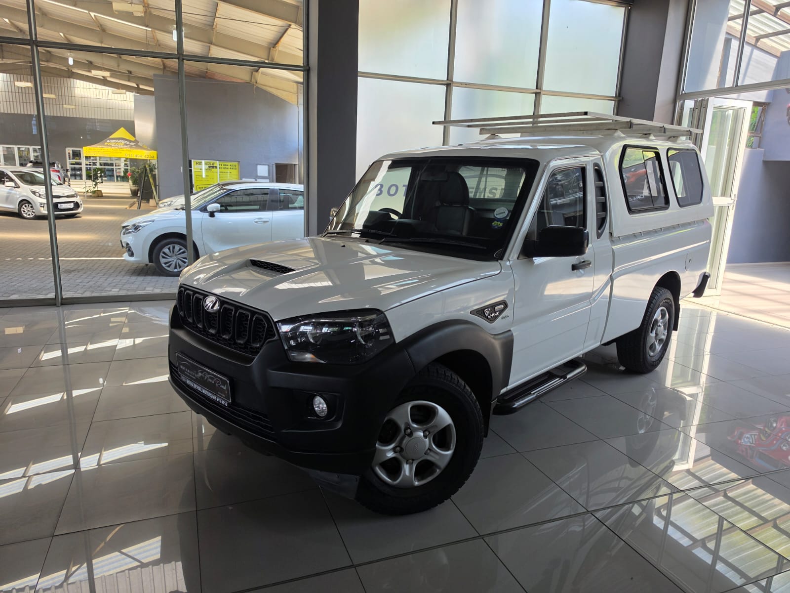 Mahindra Kuv 100